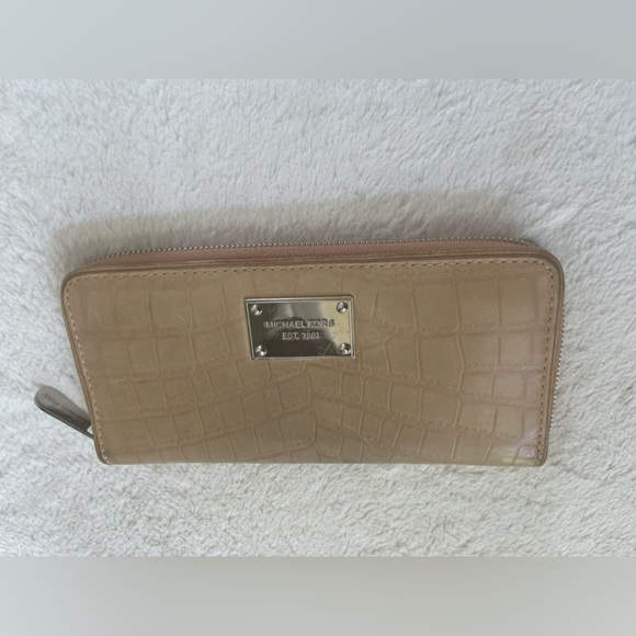 Michael Kors croc embossed Wallet GUC - Picture 4 of 11